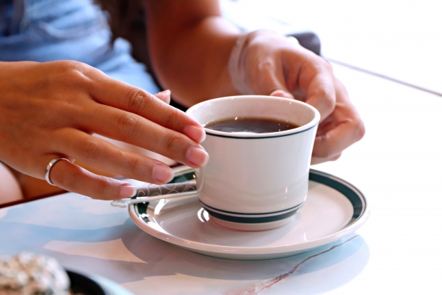紅茶 ティー カップ 持ち 方