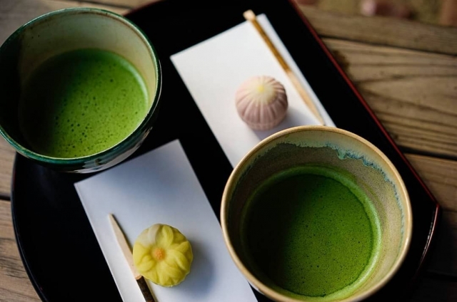 呈茶